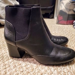 Naturalizer Black leather ankle boots 7.5W
